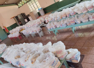 Alunos da educação municipal recebem kit alimentação em Itambaracá