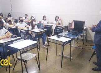 Alunos do Colégio ECEL conhecem universo do Direito