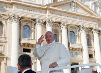 Freira franciscana é primeira mulher no cargo de ‘nº 2’ do Vaticano
