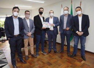 Sicredi e Governo do Paraná fecham acordo para ensinar educação financeira a alunos de escolas estaduais