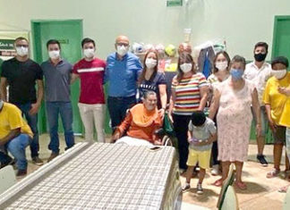 Entrega de kits de material esportivo para Apae de Nova América da Colina