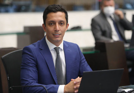 Celulares de presos podem ser doados a estudantes no Paraná