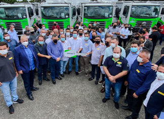 Governador entrega 63 caminhões para reforçar ações ambientais nos municípios