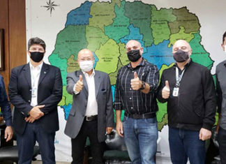 Romanelli e Hiroshi Kubo confirmam R$ 300 mil para reforma de colégio em Carlópolis