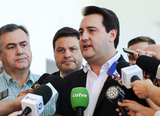 Em novo decreto, governador libera circulação sem máscaras em ambientes fechados