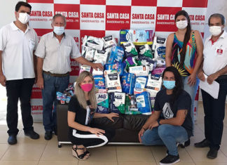 Núcleo de Saúde da Unopar realiza trote solidário e doa produtos para Santa Casa