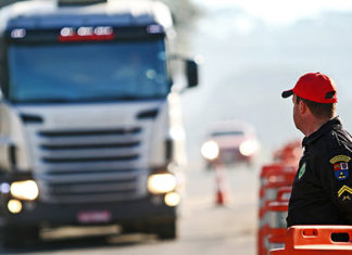 Rodovias estaduais têm policiamento reforçado durante o feriado de Páscoa