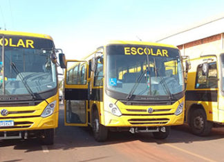 Município é contemplado com três novos ônibus para transporte de alunos