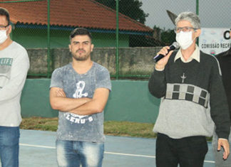 Quadras são reinauguradas com realização de vários jogos