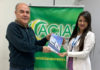 Lojas CEM entrega livro comemorativo à ACIAB