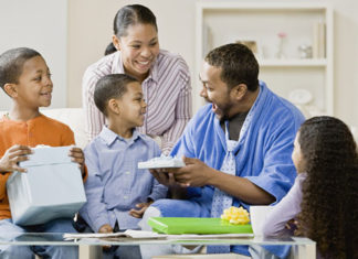 60,8% dos paranaenses vão presentear no Dia dos Pais