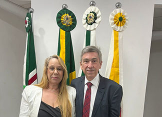 Proprietários do Colégio ECEL recebem homenagem da Câmara de Bandeirantes