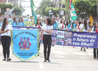 Colégio Maximus prestigia Desfile Cívico