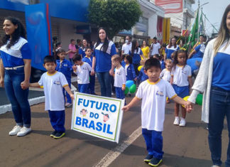 Colégio ECEL encanta durante Desfile Cívico