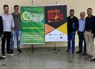 Comerciantes e comerciários participam de palestra sobre vendas