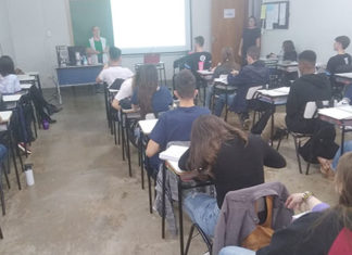Alunos do EM do Colégio ECEL participam do ‘Aulão de Revisão do Enem’
