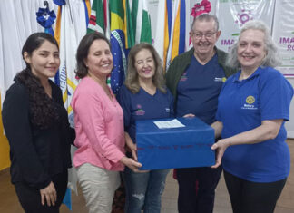 Rotary Club de Bandeirantes entrega aparelho de fisioterapia para APAE de Santa Amélia