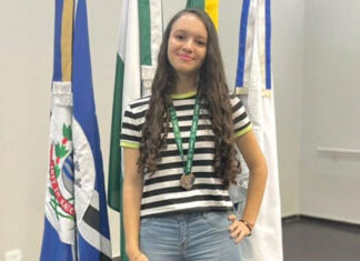 Aluna da rede estadual ganha bolsa integral para estudar na FGV-Rio