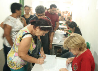 Servidores públicos da Prefeitura de Bandeirantes receberam cestas natalinas