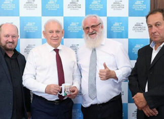 Presidente da Alep destaca a importância dos jornais impressos