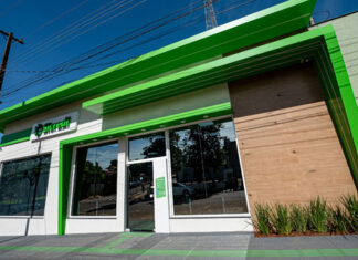 Sicredi reinaugura agência de Sertaneja