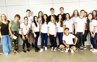 Aula diferenciada cativa alunos do Ensino Médio