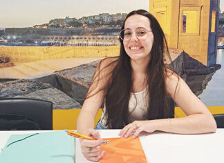 Professora do Colégio ECEL faz intercâmbio internacional e amplia estudos na língua Inglesa