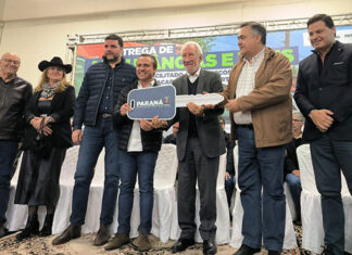 Governo entrega 15 veículos para fortalecer atendimento em saúde em Jacarezinho