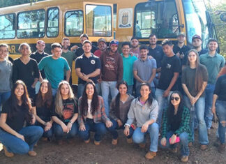 Alunos de Agronomia da UENP visitam produtores rurais