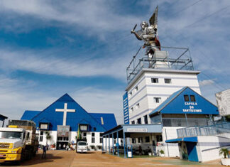 Família Inforzato realiza ponto de apoio a peregrinos e fiéis