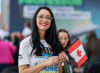 Professores selecionados do programa Ganhando o Mundo embarcam neste sábado