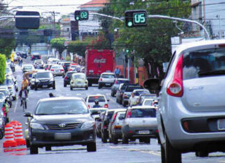 Licenciamento dos veículos com placas de final 6, 7 e 8 vence em outubro