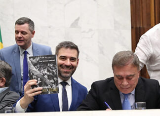 Livro sobre a trajetória de Álvaro Dias é lançado na ALEP