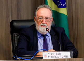 Na defesa da regulamentação e distribuição pela rede pública medicamentos à base de canabidiol