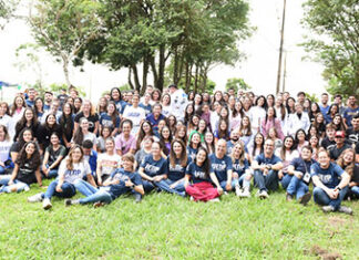 Cerca de duas mil pessoas passam no Campus Luiz Meneghel para a Feira de Profissões