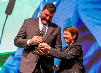 Presidente da FPA recebe prêmio CNA Agro Brasil 2023