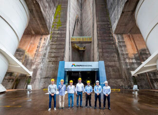 Comitiva portuguesa visita a usina hidrelétrica de Itaipu