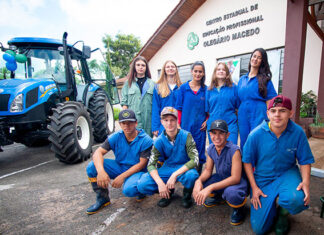 Colégios agrícolas e florestais do Paraná começam a receber novos tratores