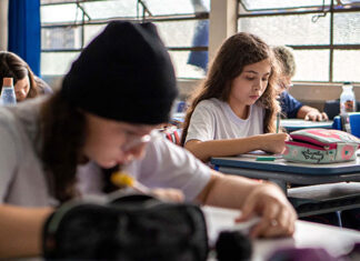 Mais de 930 mil alunos da rede estadual fazem a Prova Paraná a partir de segunda-feira