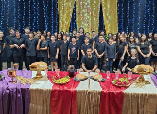 Colégio Maximus celebra Páscoa com apresentação de teatro de alunos