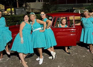 Baile dos Anos 60 só para mulheres!Rascunho automático