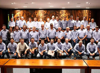 Comitiva da Integrada na Assembleia Legislativa do Paraná