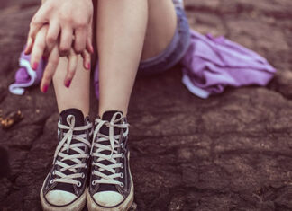 Justiça condena mãe por omissão ao permitir namoro e gravidez da filha aos 12 anos