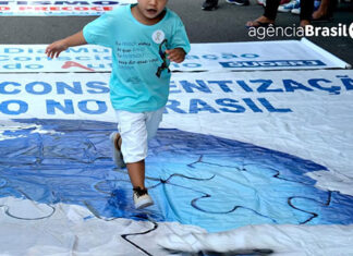 Nova Caderneta da Criança é atualizada com teste para detecção do autismo