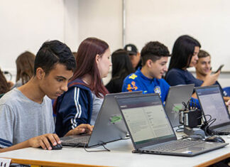 Paraná adota IA para aprimorar ensino de matemática nas escolas da rede estadual