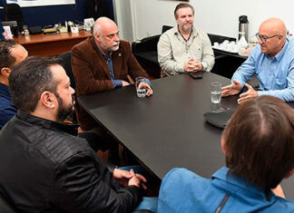 Romanelli visita e entrega benefícios à comunidade da UENP