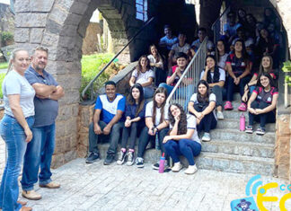 Alunos do Colégio Ecel visitam castelo da Vinícola La Dorni