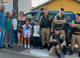 Menino tem sonho realizado ao passear em viatura da Rotam