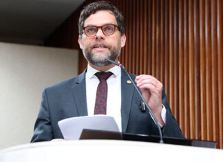 Agentes da Defesa Civil do Paraná são homenageados na Assembleia Legislativa