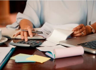 Especialistas orientam o que fazer com o 13º salário